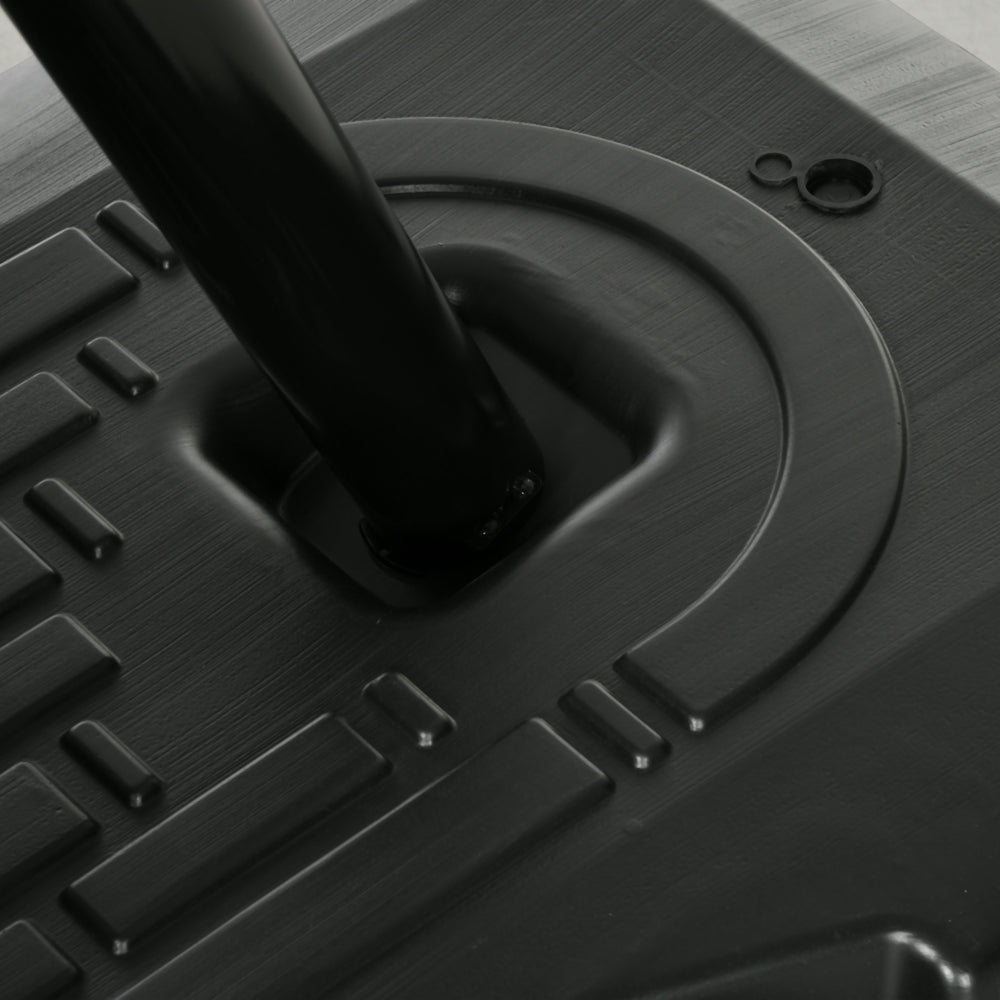 Blick auf die robuste Pfostenaufnahme in der Basisvertiefung.