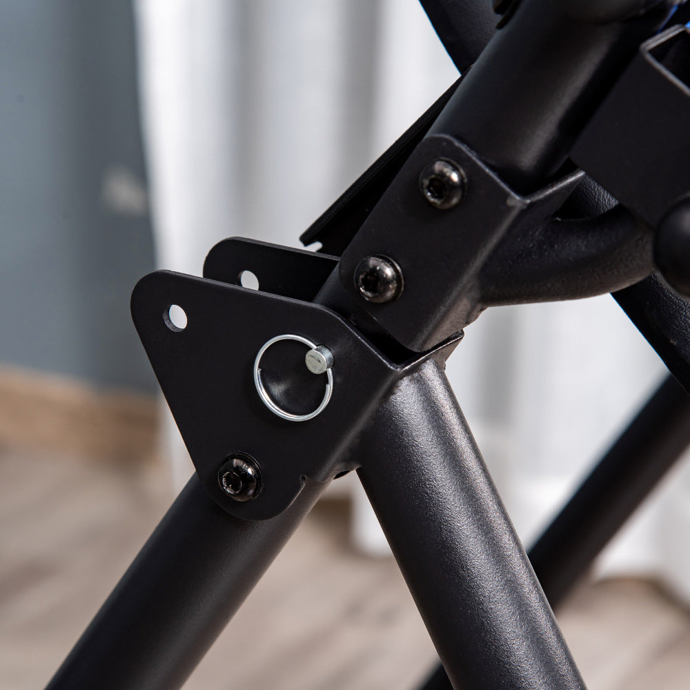 Detailaufnahme des robusten Scharniers und der Klappmechanik.