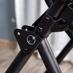 Detailaufnahme des robusten Scharniers und der Klappmechanik.