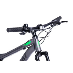 Lenker mit Schalthebel und Bremsgriffen am Schwarz-Grün Fully Mountainbike