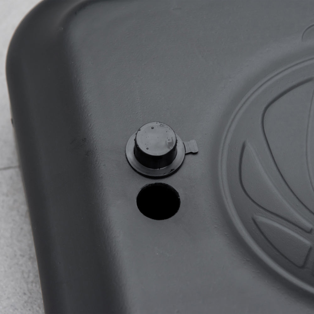 Nahaufnahme des schwarzen Verschlussdeckels auf der Basisoberseite.