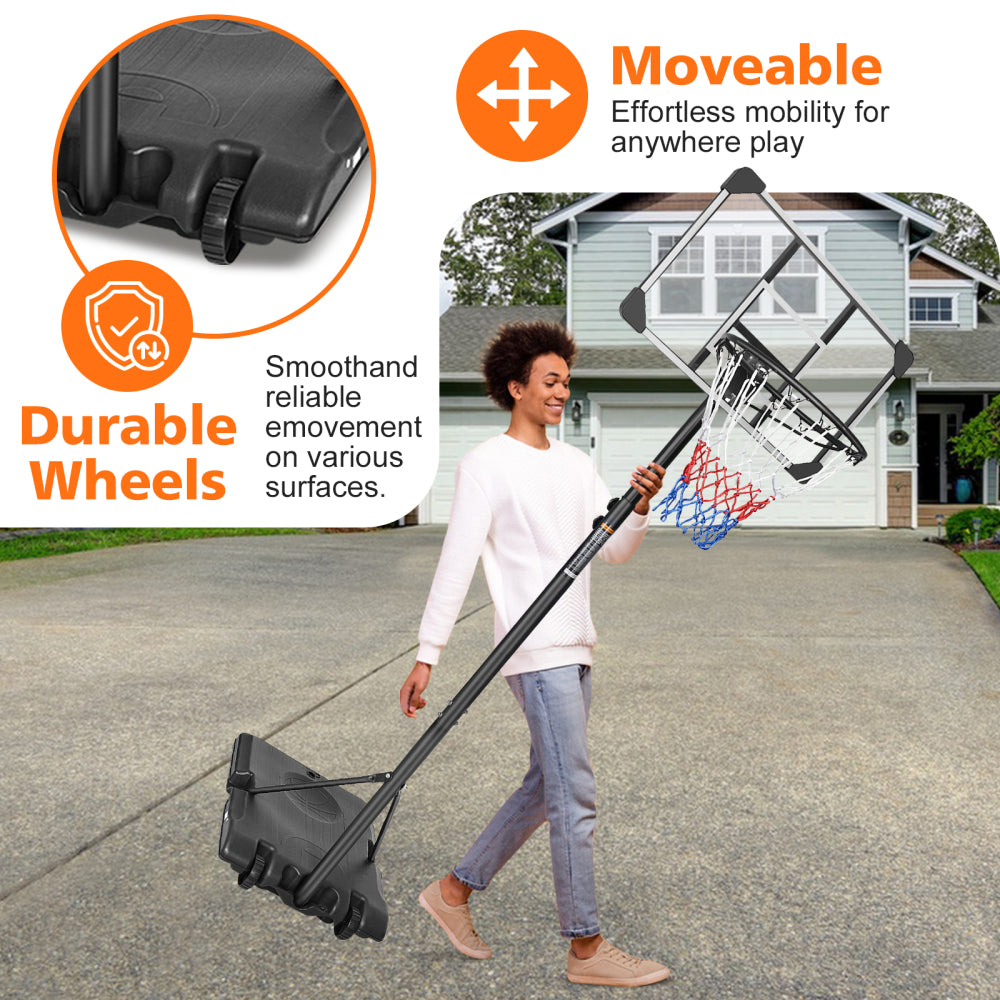 Person kippt und rollt den Basketballständer mühelos über eine Auffahrt dank integrierter Räder.