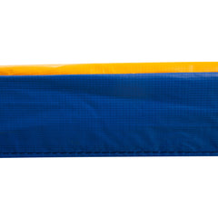 Seitliche Ansicht der Polsterung, zeigt die Dicke und die Farbkombination Blau/Gelb.