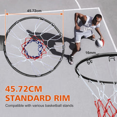 Vogelperspektive auf den schwarzen Basketballkorb während eines Spiels.