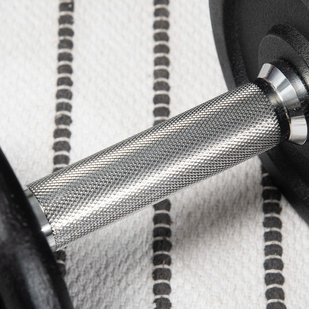 Zuverlässiges Material: Gerändelte Stahlgriffe für rutschfesten Halt