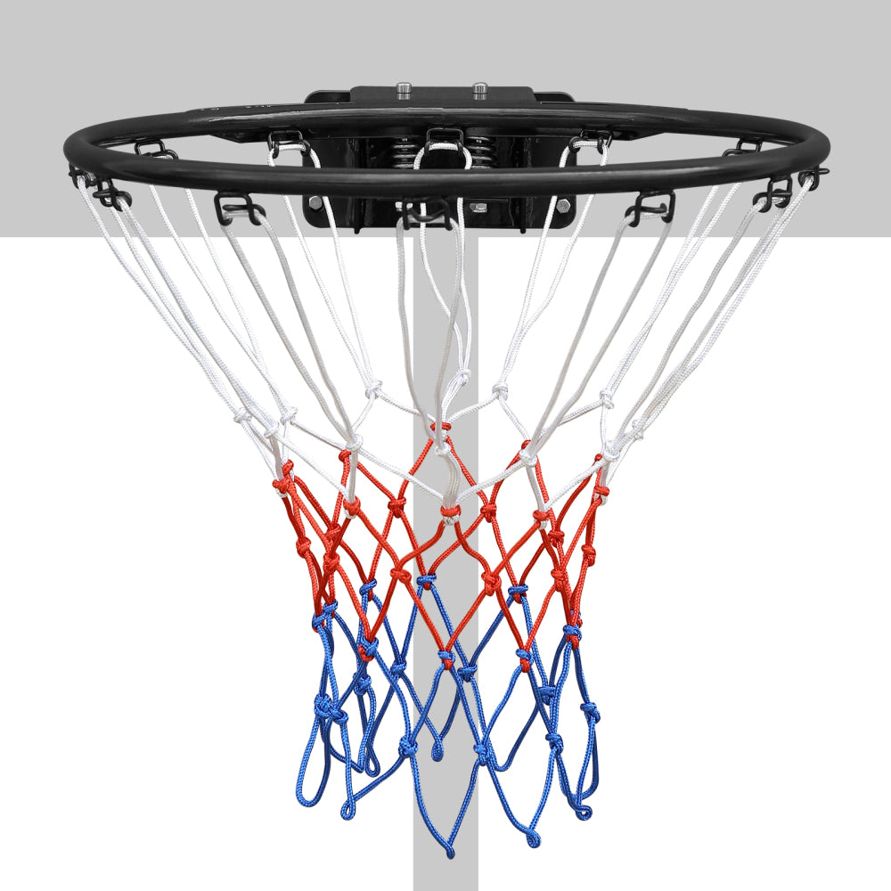 Ansicht des montierten schwarzen Rings von unten, Fokus auf das dreifarbige Netz und die Federung.