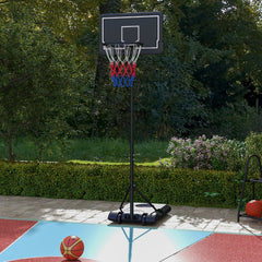 Basketballkorb im Garten auf einer Terrasse platziert, bereit zum Spiel.