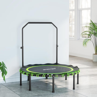 Das Trampolin freigestellt im Raum, zeigt die Standfestigkeit der 6 Beine.