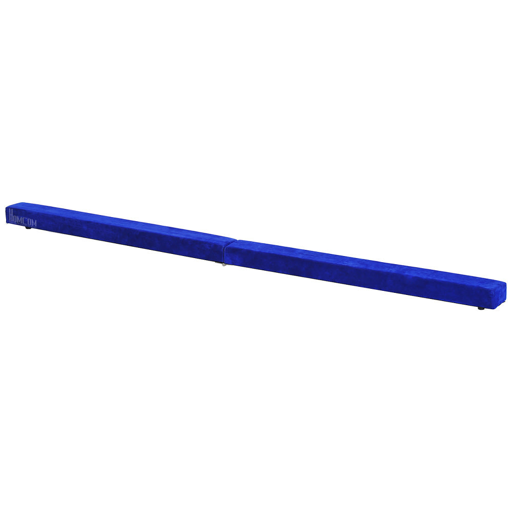 Der faltbare Schwebebalken in der Farbe Blau mit weichem Wildlederbezug.
