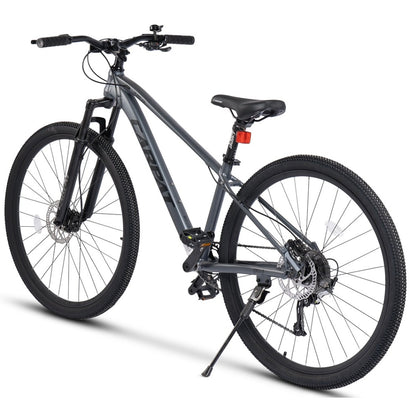 Detailaufnahme des Shimano Altus Schaltwerks und der 9-fach Kassette am grauen MTB