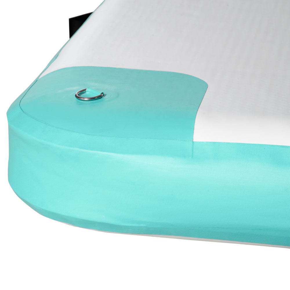 Fokus auf einen der Edelstahl-D-Ringe zur sicheren Befestigung der Plattform.