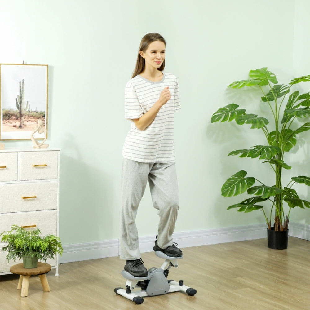 Frau trainiert im Wohnzimmer auf dem Twist Stepper
