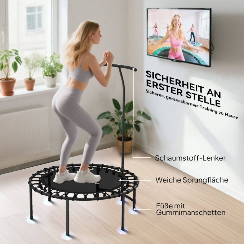 Frau trainiert vor dem Fernseher ("Sicherheit an erster Stelle").
