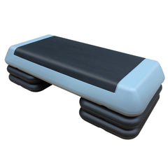 Grauer Aerobic Stepper (76cm) mit schwarzer rutschfester Oberfläche und modularen Erhöhungen.