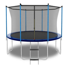Großes Gartentrampolin Ø 244 cm (8ft) in Blau mit Sicherheitsnetz und Leiter auf weißem Hintergrund.