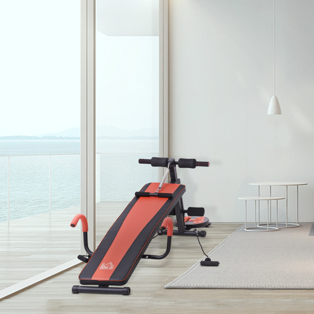 Klappbare Trainingsbank platziert in einem hellen Wohnzimmer für das Home-Gym-Training.