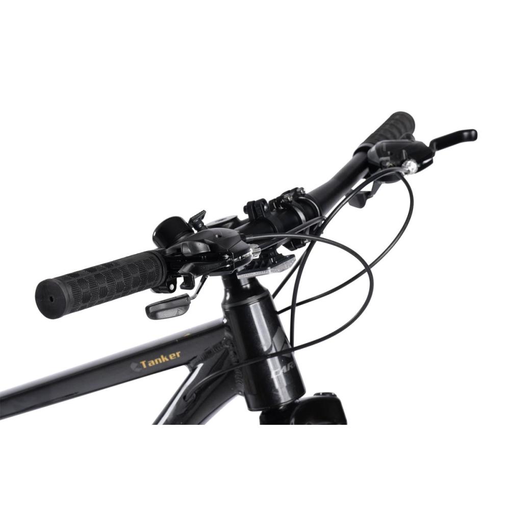 Lenkeraufnahme des schwarzen 29 Zoll MTB mit Bremshebeln und Federgabel