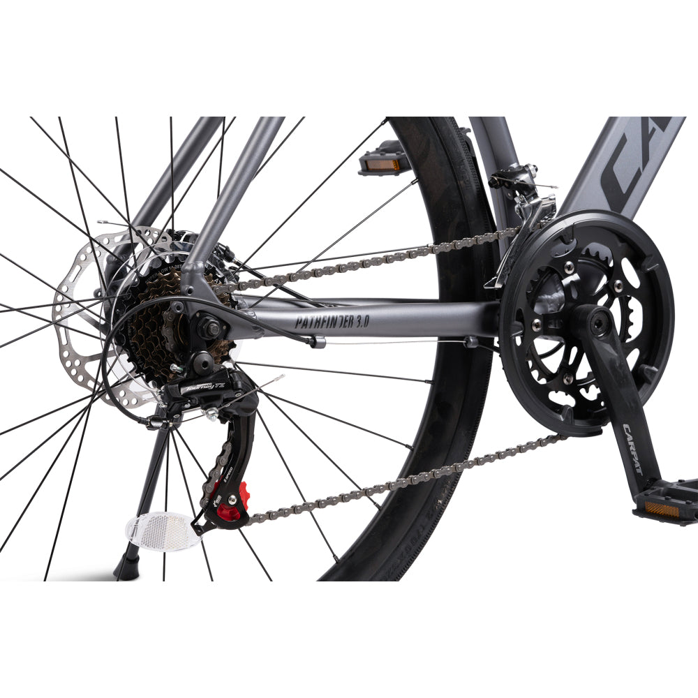 Nahaufnahme der Shimano Kettenschaltung und des 2-fach Kettenblatts.