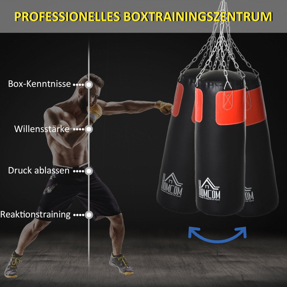 Professionelles Boxtraining im Fitnessstudio: Mann schlägt gegen den schweren Sack.