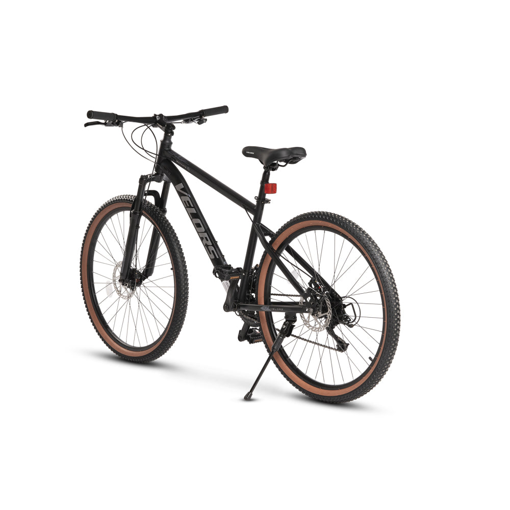 Rückansicht des Bikes mit Stollenreifen, Seitenständer und 7-fach Schaltwerk.