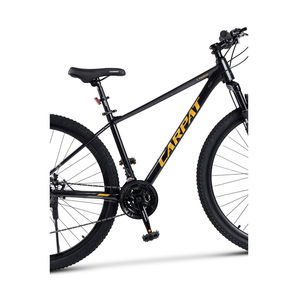 Schwarzes 29 Zoll Hardtail Mountainbike in linker Seitenansicht mit Tourney Schaltung