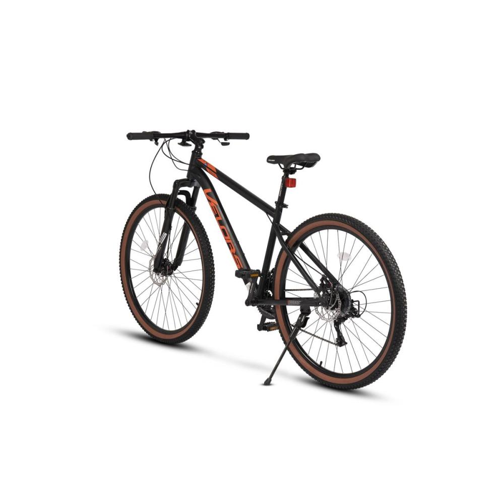 Vorderansicht des Bikes mit 29 Zoll Reifen und orangen Design-Elementen.