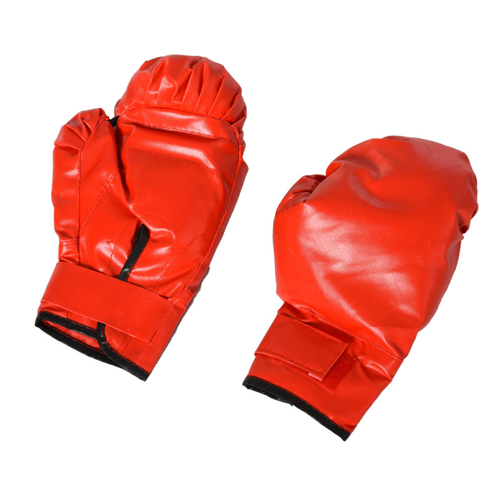 Zubehör-Detail: Ein Paar gepolsterte Boxhandschuhe in Rot für Einsteiger.